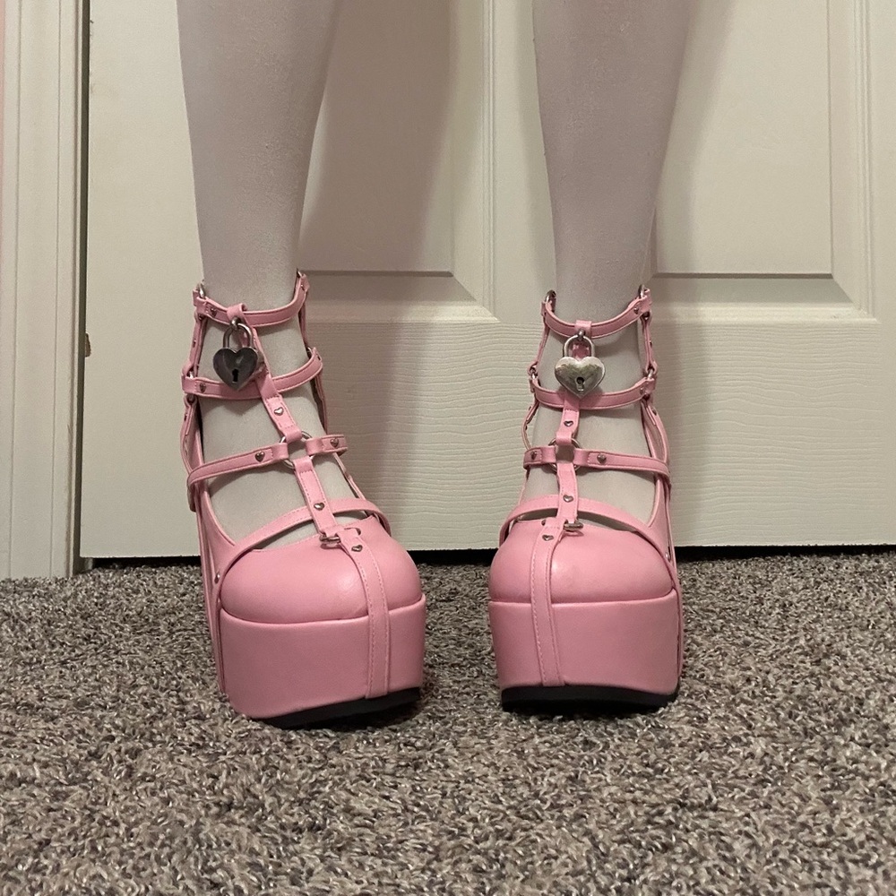 DEMONIA Poison-25-2 Pink Vegan Leather Platform Shoes. USED (in great condition)